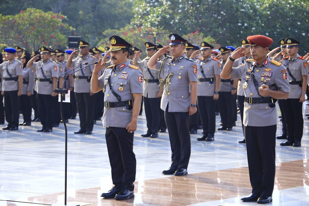 Jelang HUT Bhayangkara Ke-78, Jajaran Mabes Polri Ziarah ke TMP Kalibata